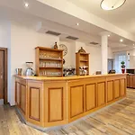Pytloun Wellness Hasistejn Отель Misto